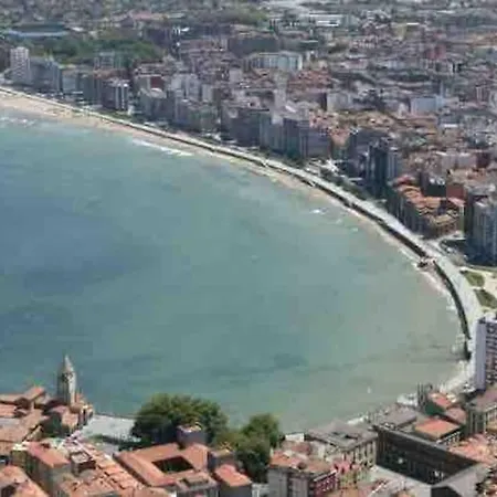 A 100metros De La Playa De San Lorenzo