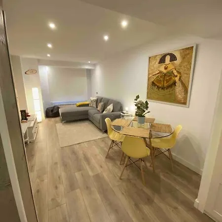 A 100metros De La Playa De San Lorenzo アパート