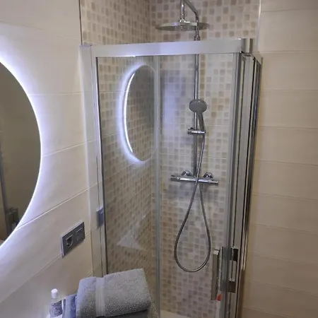 A 100metros De La Playa De San Lorenzo * ヒホン