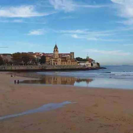 A 100metros De La Playa De San Lorenzo *