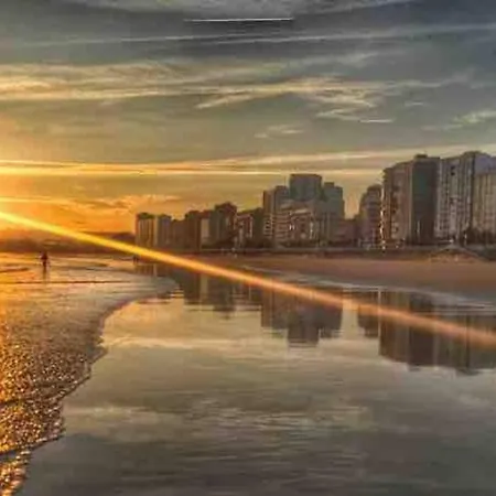 A 100metros De La Playa De San Lorenzo *